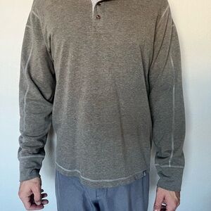 The North Face Men's Gray Long Sleeve Shirt